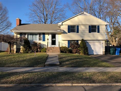 Zillow has 36 photos of this $329,000 4 beds, 2 baths, 1,905 Square Feet single family home located at 151 Leonard Rd, Hamden, CT 06514 built in 1947. MLS #170613767.